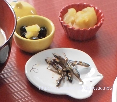 strawberryP1014655ナチュラルキッチンお正月用陶器(ネズミ年)2020年おせち.JPG